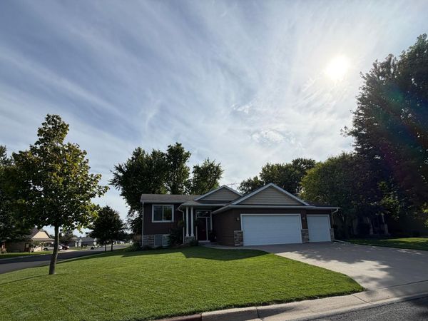 201 Golden Bear Lane , Zumbrota, MN 55992