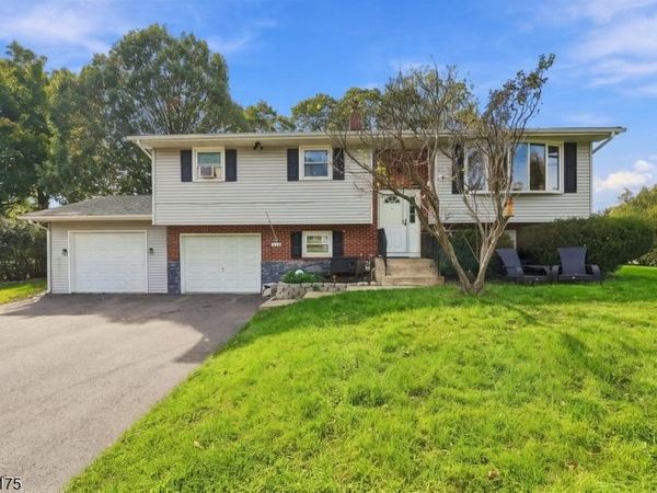 424 S 1St St, Lopatcong, NJ 08865