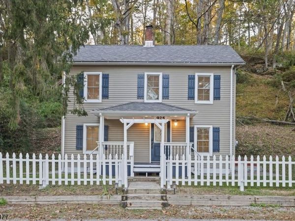925 Wall St, Stillwater, NJ 07860