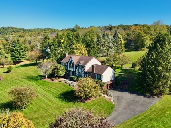 34 Deire Dr, Sparta, NJ 07871
