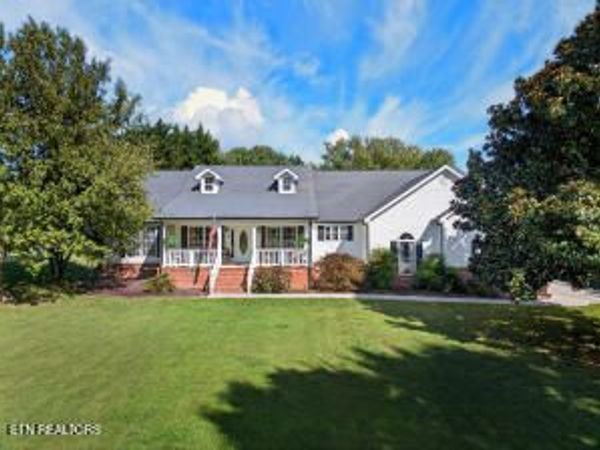 1957 Lakebrook Circle, Dandridge, TN 37725