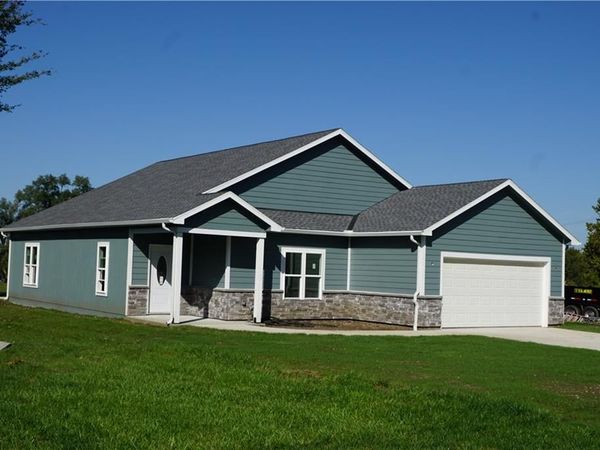 703 N Jefferson Street, Spring Hill, KS 66083
