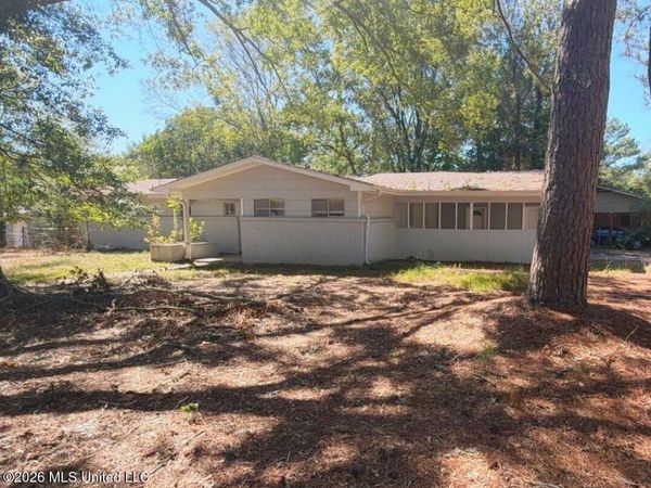 1607 Meadow Forest Drive, Jackson, MS 39212