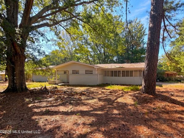 1607 Meadow Forest Drive, Jackson, MS 39212