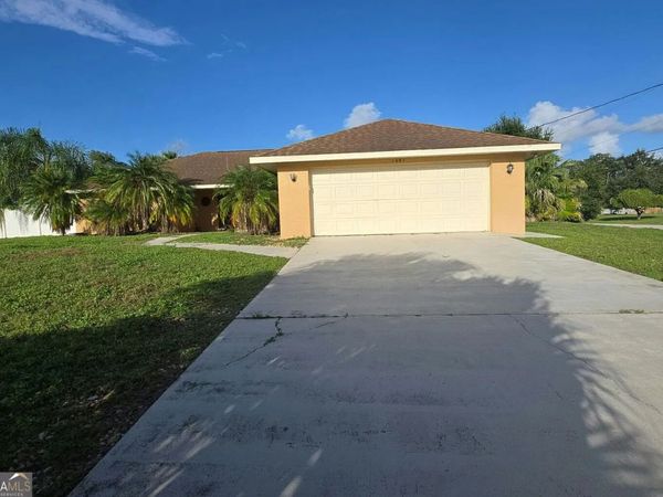 1991 SE Aires Lane, Port Saint Lucie, FL 34984