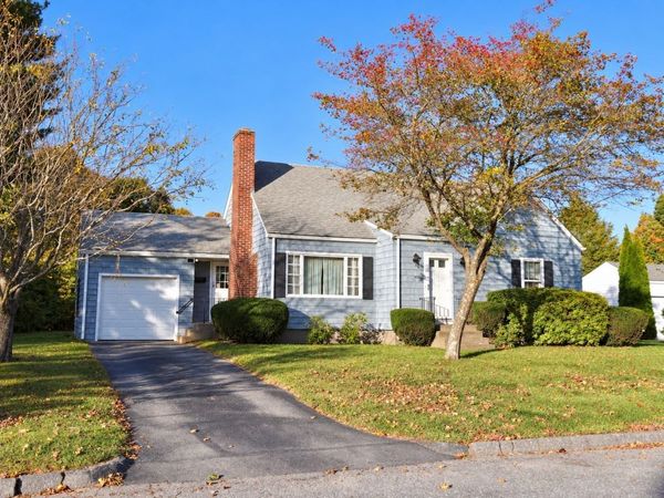 6 Rochelle St, Worcester, MA 01606
