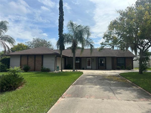 5220 ROYAL OAK DRIVE , FRUITLAND PARK, FL 34731