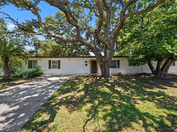 217 GARDEN CIRCLE , BELLEAIR, FL 33756