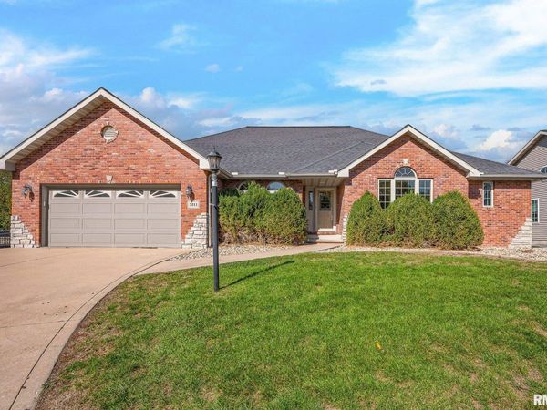 3811 W EAGLE POINT Drive, Peoria, IL 61615