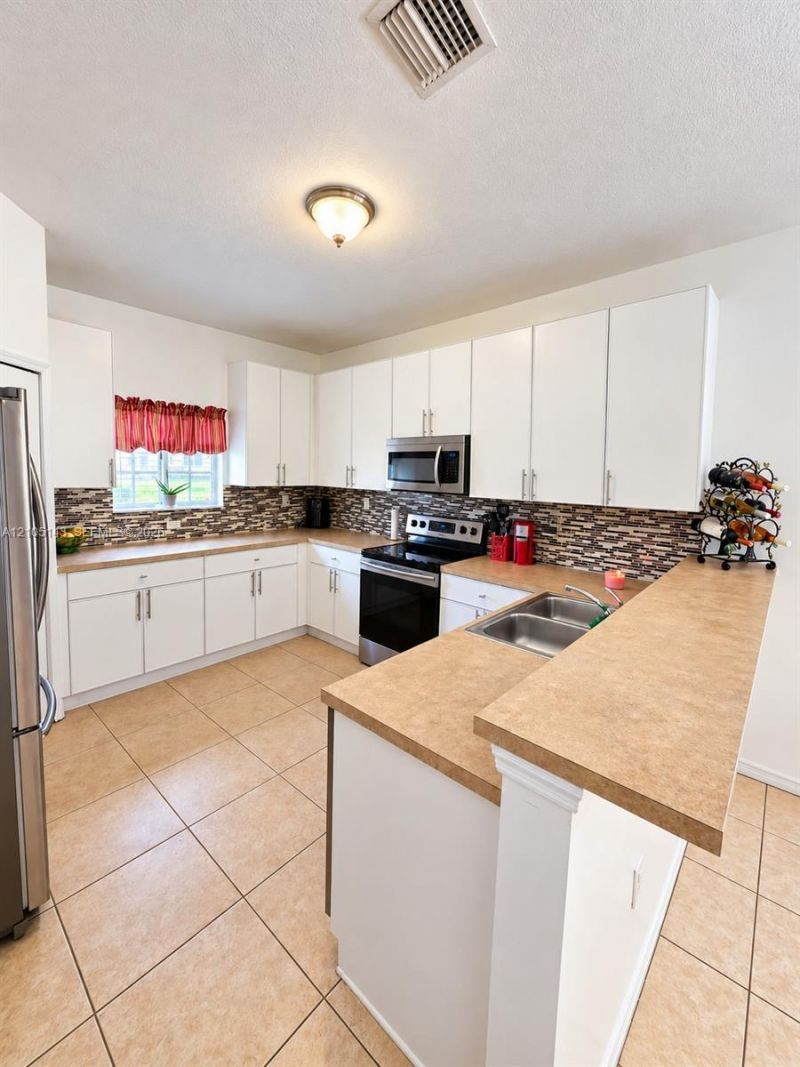 3344 NE 11th Dr , Homestead, FL 33033 Photo