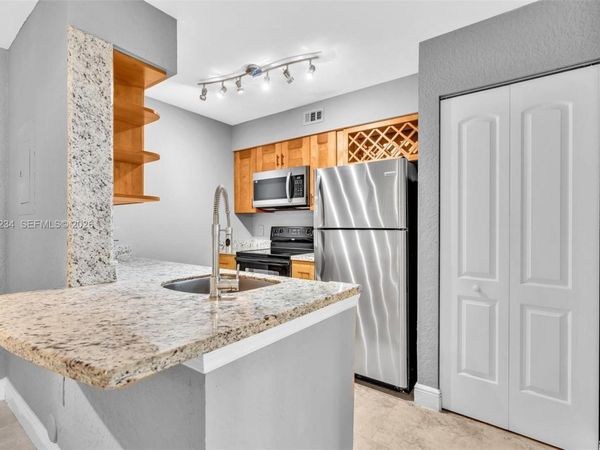 2831 N Oakland Forest Dr , Unit 113, Oakland Park, FL 33309