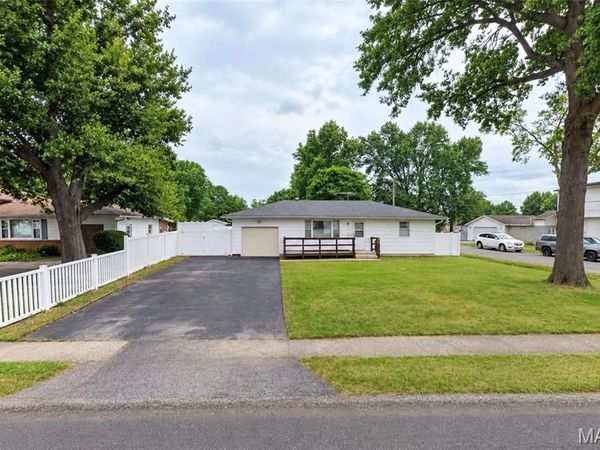 714 W Henry Street, Staunton, IL 62088