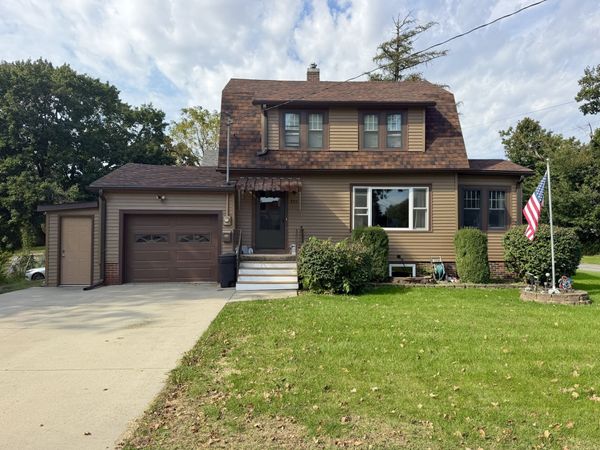 725 E 5th Street N, Newton, IA 50208