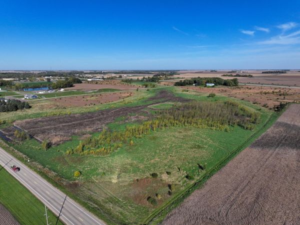 11890 390th Avenue , Blue Earth, MN 56013