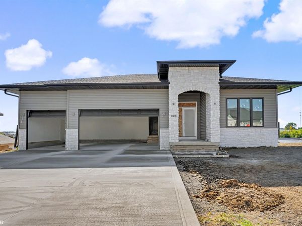 806 Woodside Drive, Marshalltown, IA 50158