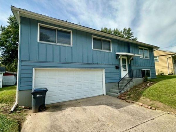 125 COTTONWOOD Court, Burlington, IA 52601