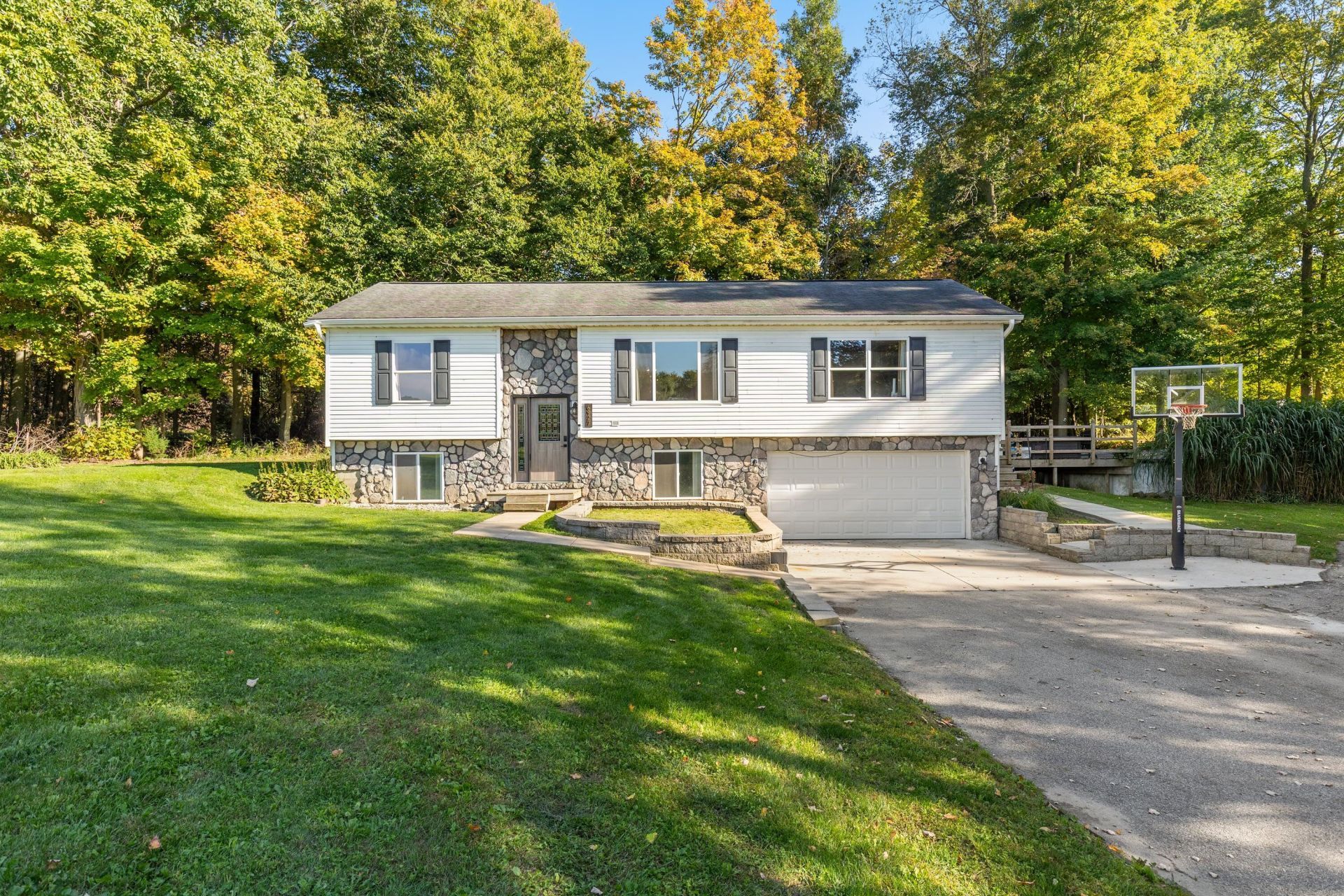 6927 Forestview Trail, Saranac, MI 48881 Main Photo