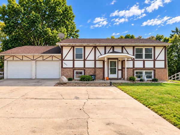 4407 W Lincolnway , Sterling, IL 61081