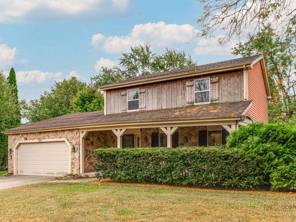 705 Royal Glen Drive , Cary, IL 60013