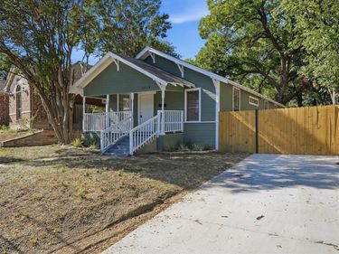 1419 E Waco Avenue , Dallas, TX 75216