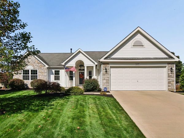 2497 Abbey Knoll Drive , Lewis Center, OH 43035
