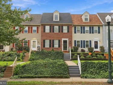 34 PENNWICK DRIVE, LITITZ, PA 17543
