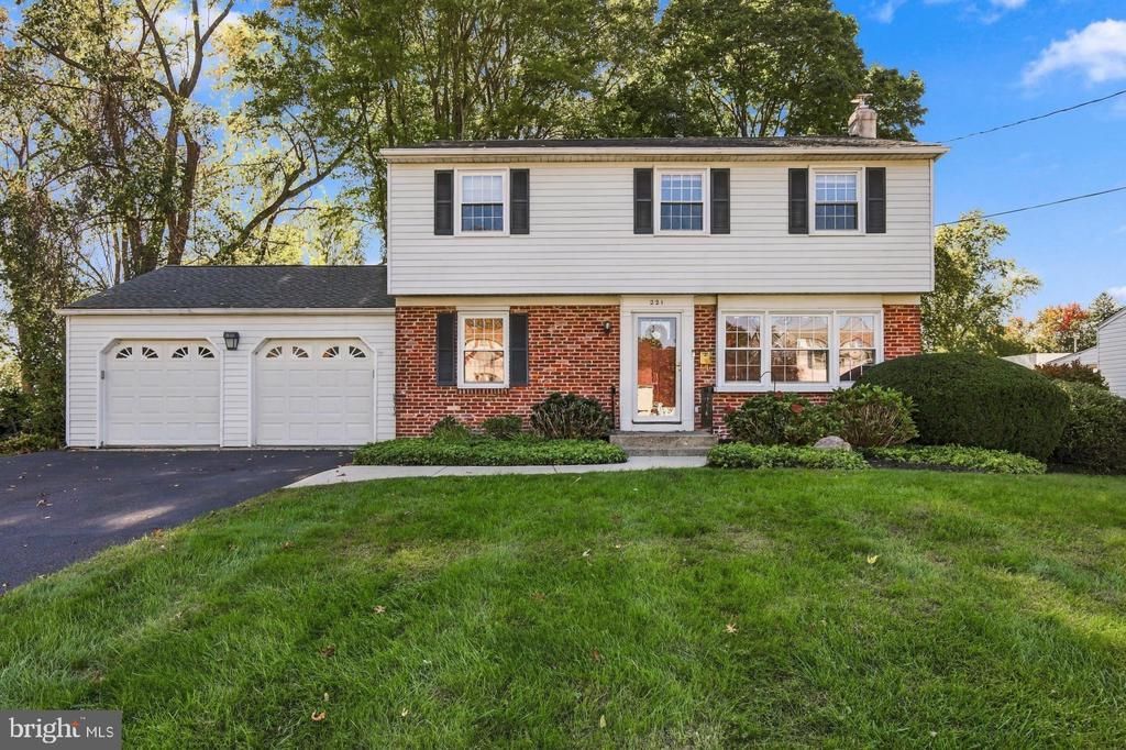 221 CRESTVIEW ROAD , HATBORO, PA 19040