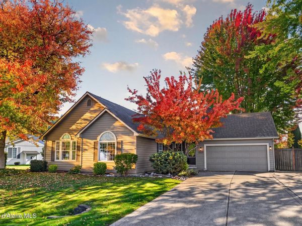 8462 N MAPLE ST, Hayden, ID 83835
