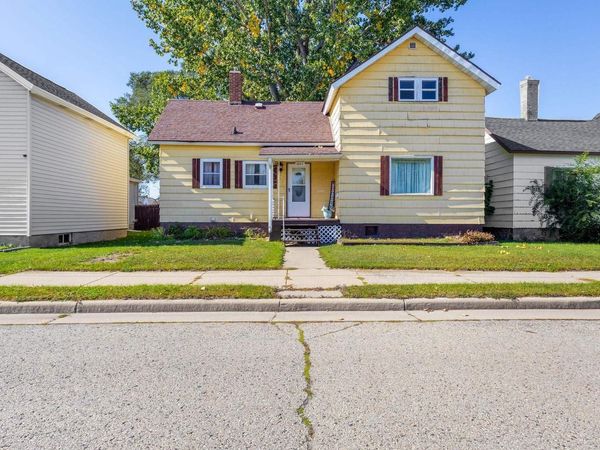 1035 SHIELDS STREET, Marinette, WI 54143