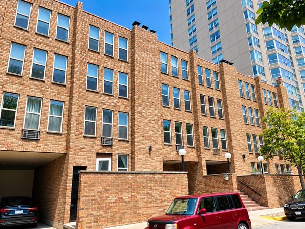 744 W Gordon Terrace , Unit 107, Chicago, IL 60613