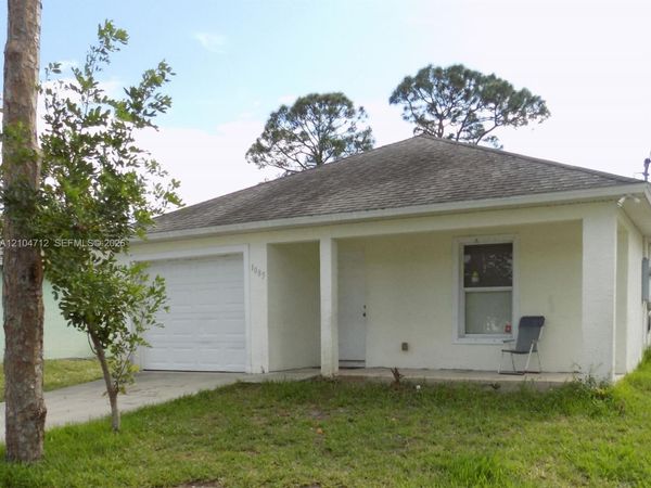 1085 SW 11th St SW , Vero Beach, FL 32962