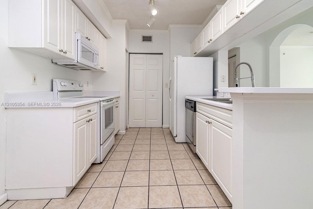 17125 N Bay Rd, Unit 3307, Sunny Isles Beach, FL 33160 Photo