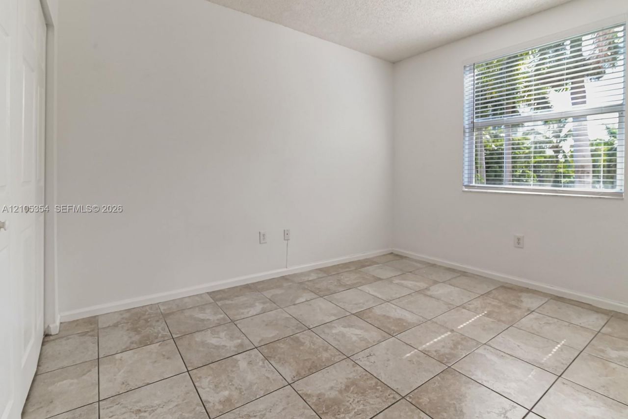 17125 N Bay Rd, Unit 3307, Sunny Isles Beach, FL 33160 Photo