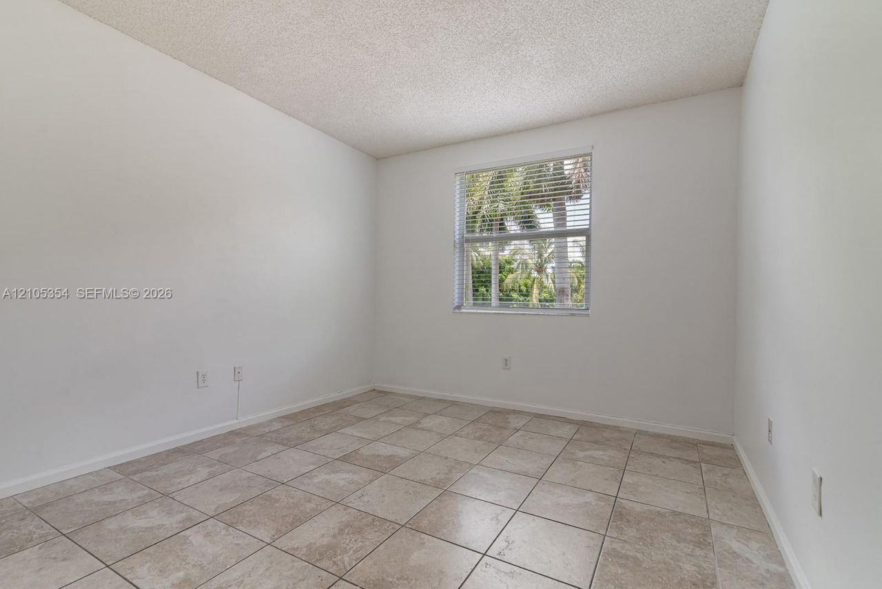 17125 N Bay Rd, Unit 3307, Sunny Isles Beach, FL 33160 Photo