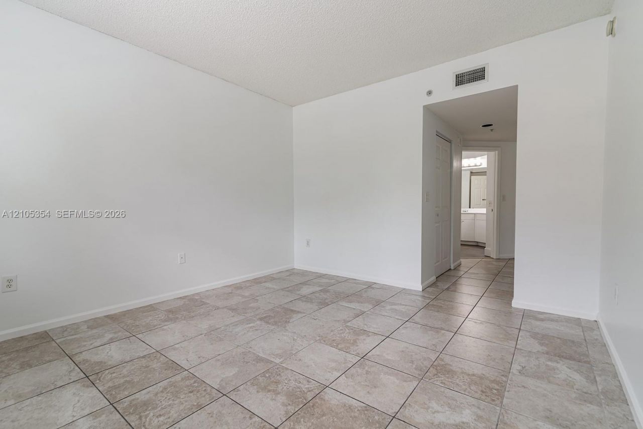 17125 N Bay Rd, Unit 3307, Sunny Isles Beach, FL 33160 Photo