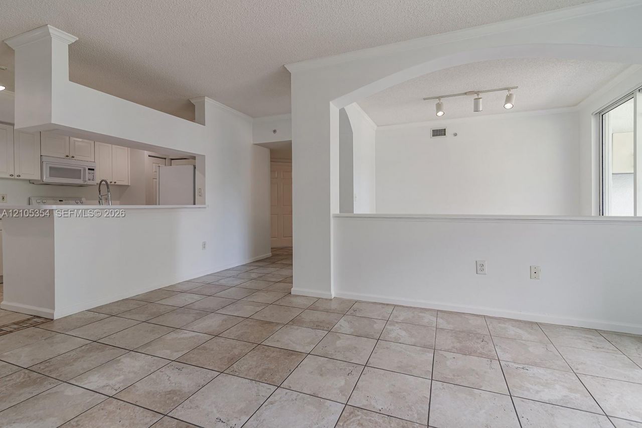 17125 N Bay Rd, Unit 3307, Sunny Isles Beach, FL 33160 Photo