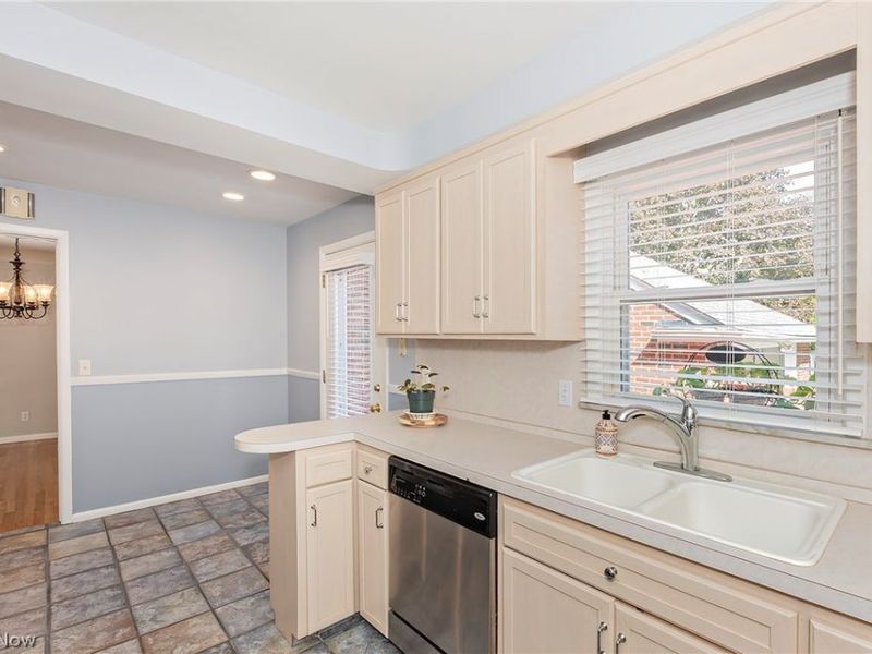 3843 Claridge Oval, University Heights, OH 44118 Photo 10