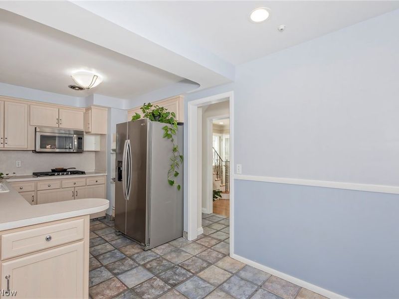 3843 Claridge Oval, University Heights, OH 44118 Photo 12