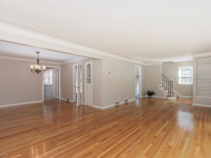 3843 Claridge Oval, University Heights, OH 44118 Photo 5