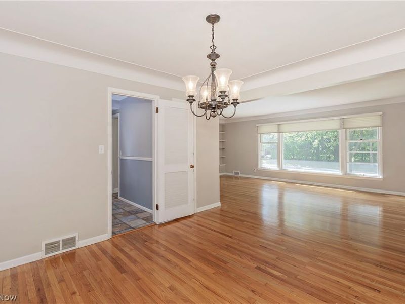 3843 Claridge Oval, University Heights, OH 44118 Photo 7