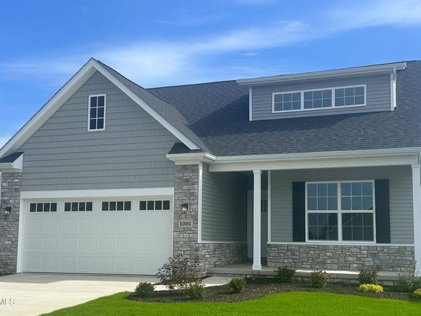 1002 Pine Ridge Dr, Perrysburg, OH 43551