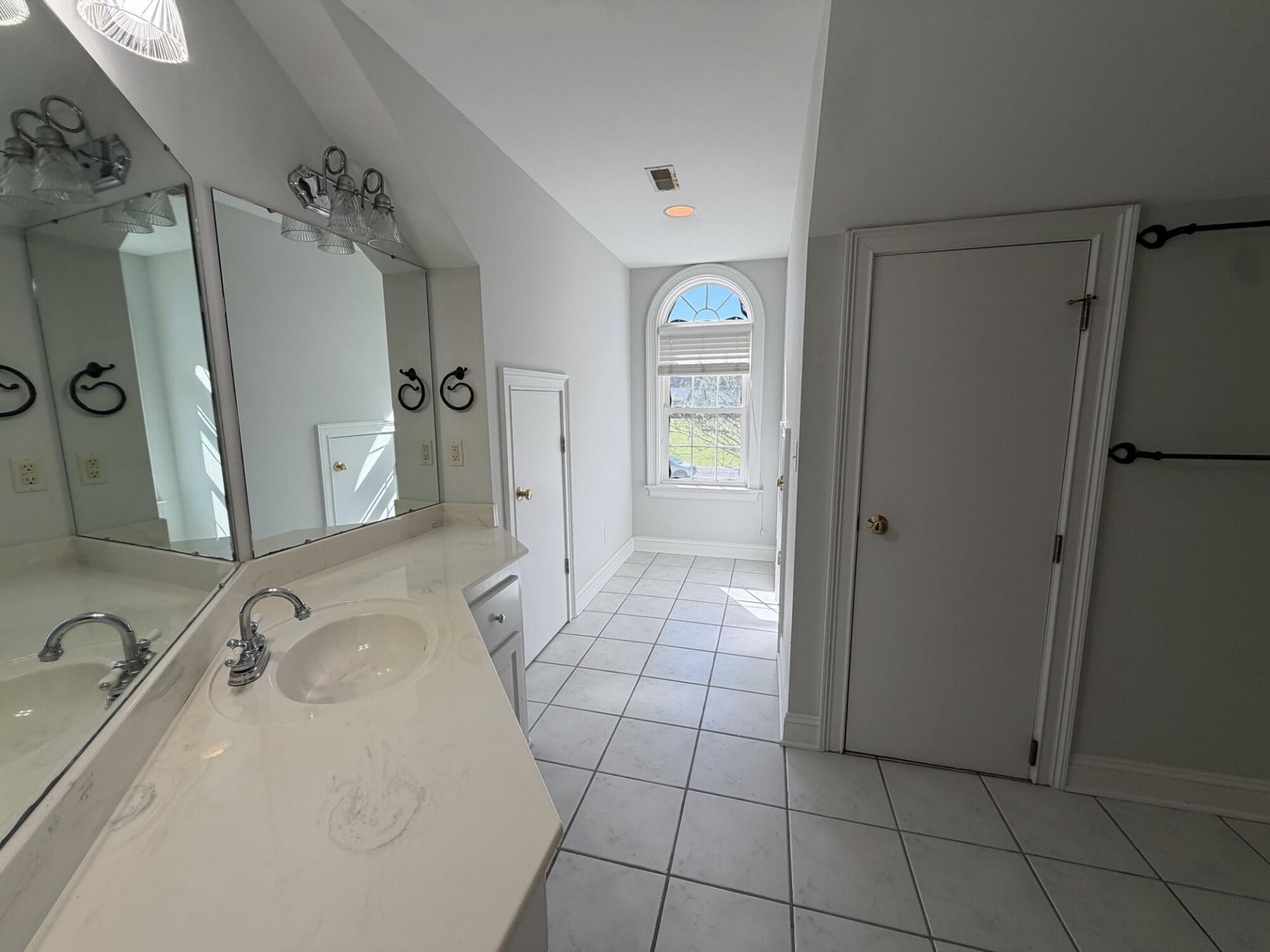 126 Senrab Boulevard Photo 26