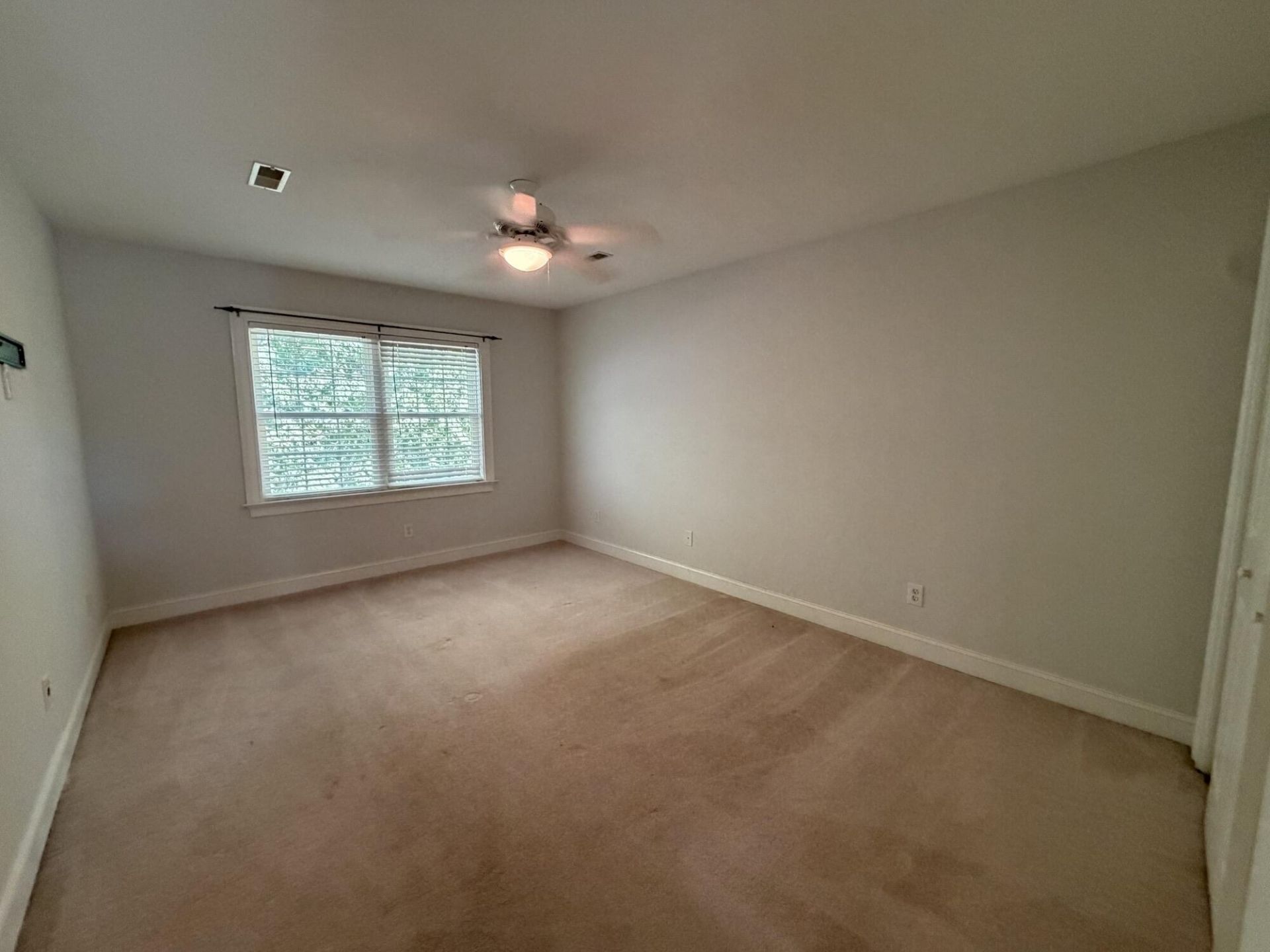126 Senrab Boulevard Photo 28