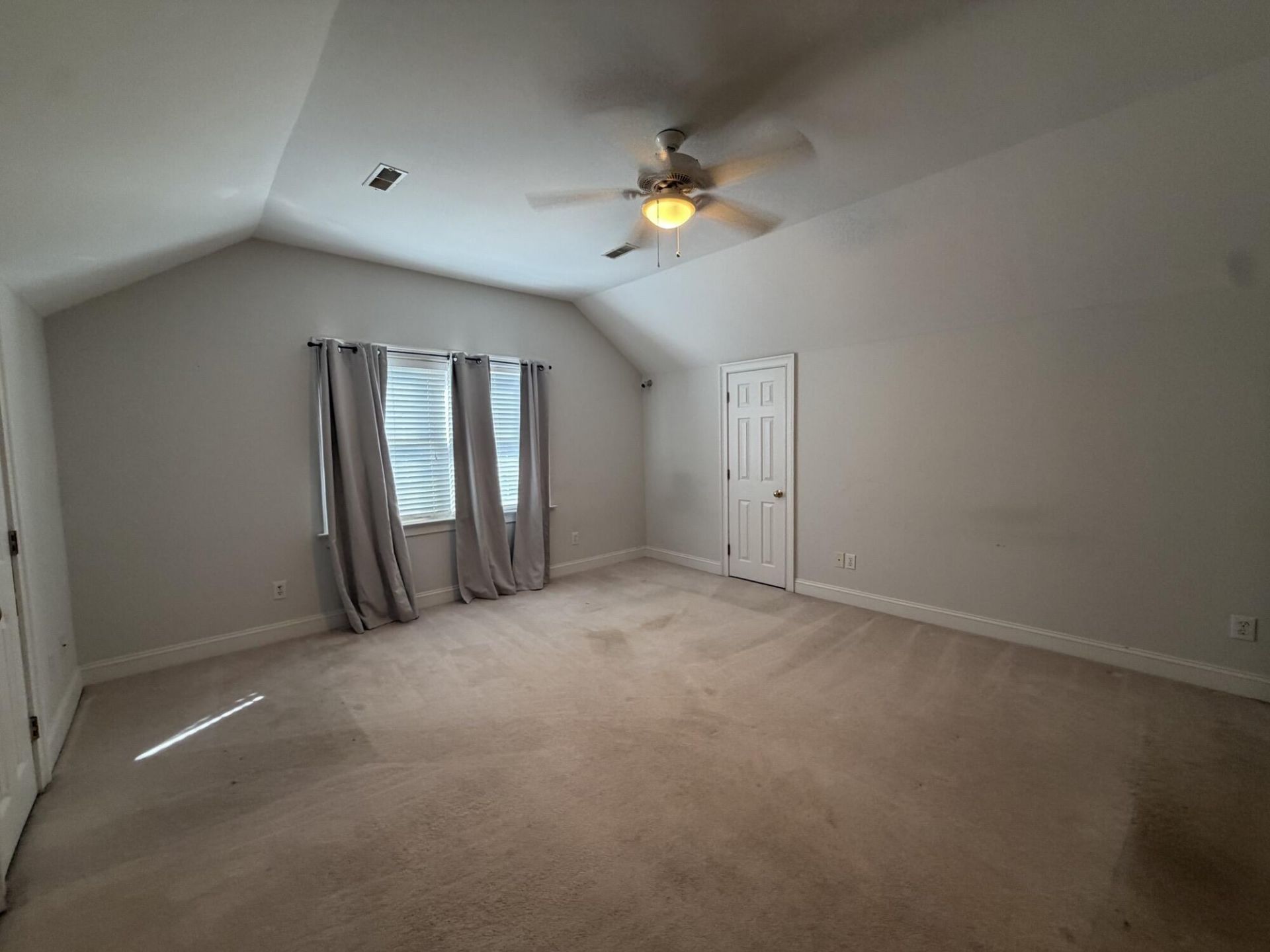126 Senrab Boulevard Photo 29