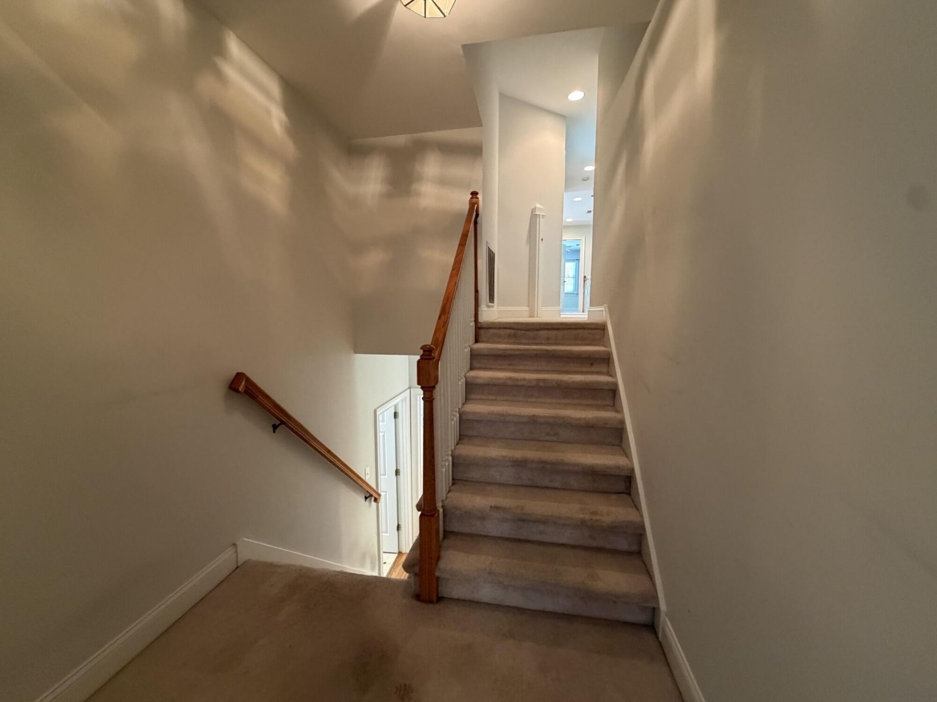 126 Senrab Boulevard Photo 31