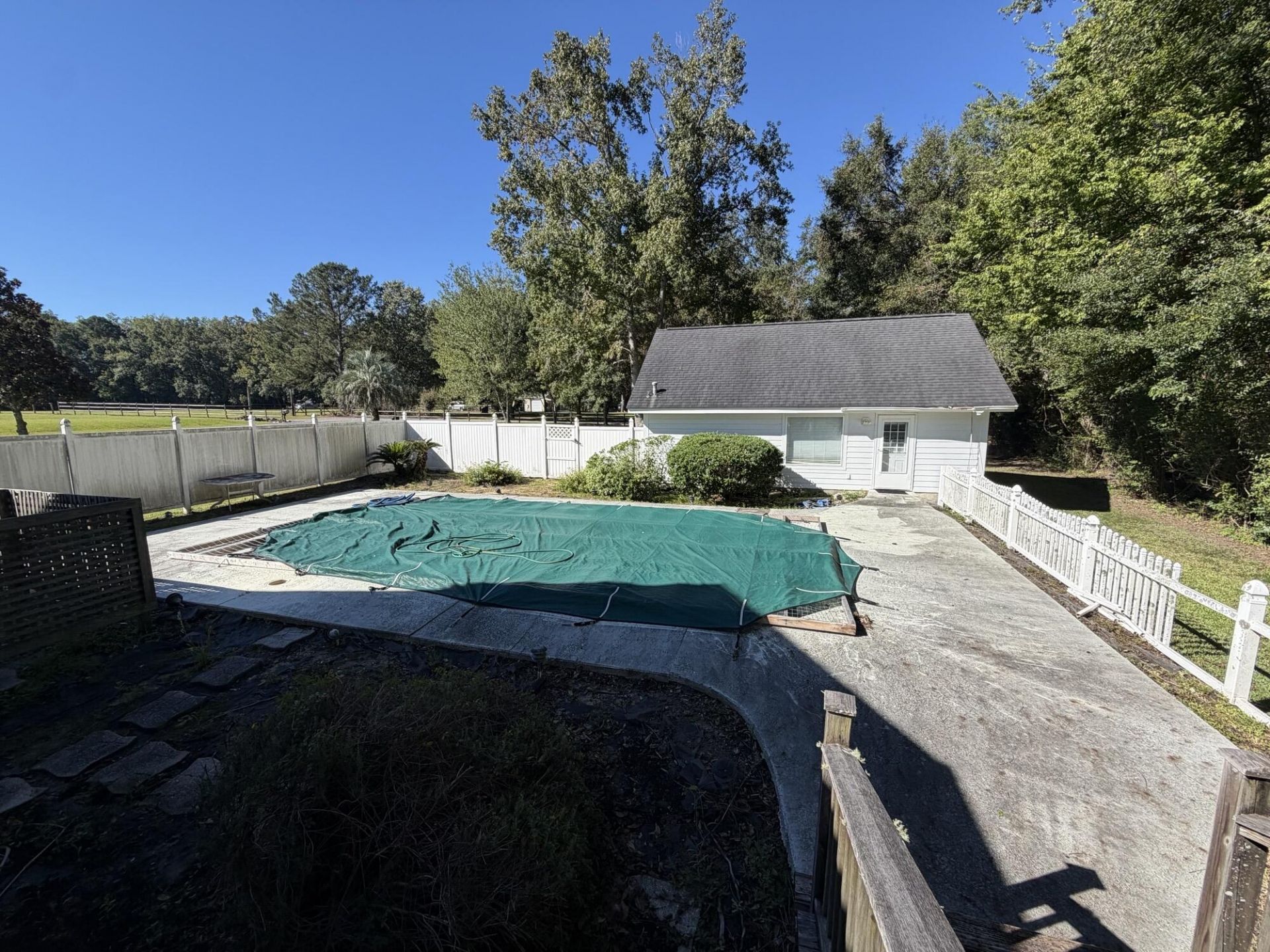 126 Senrab Boulevard Photo 32