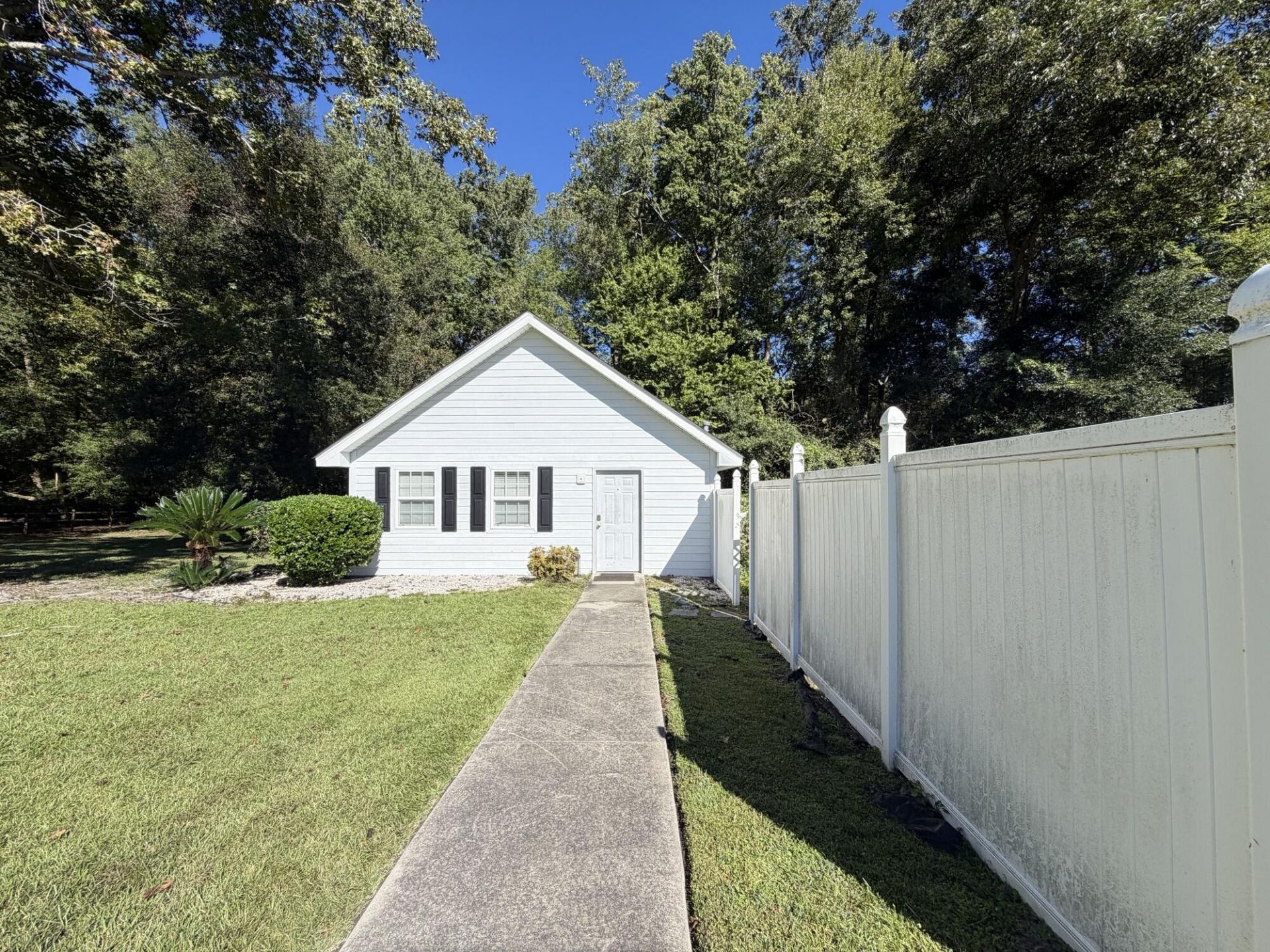126 Senrab Boulevard Photo 34