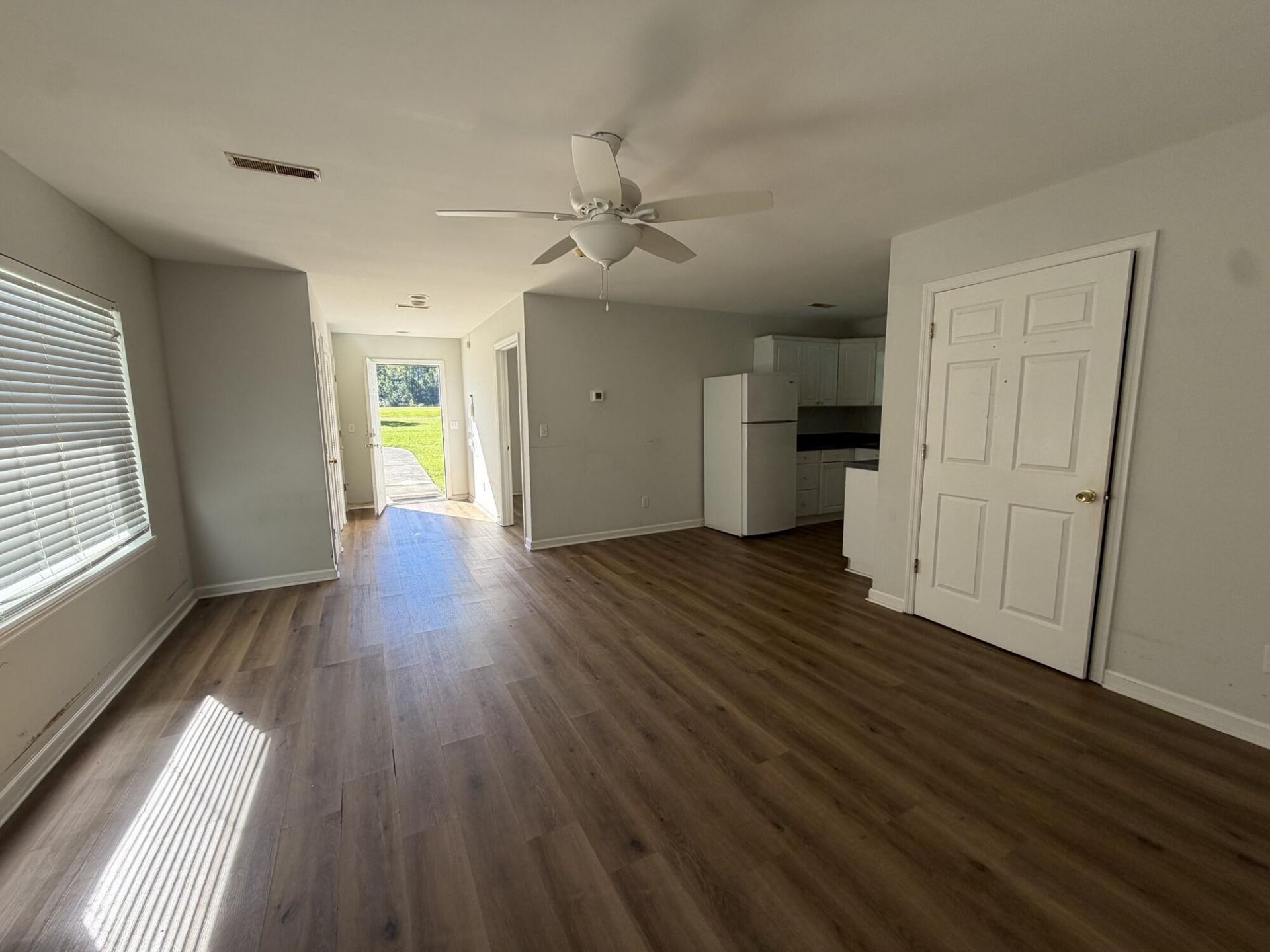126 Senrab Boulevard Photo 35
