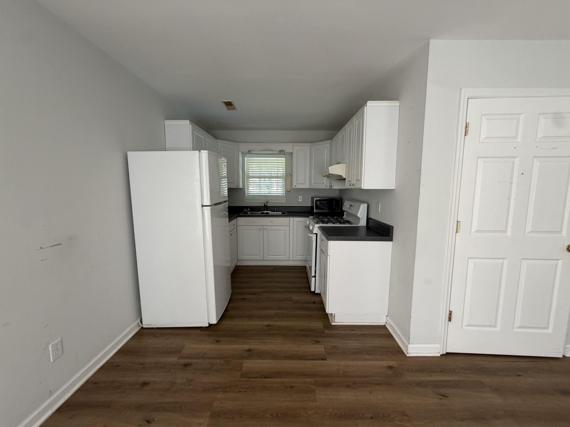 126 Senrab Boulevard Photo 37