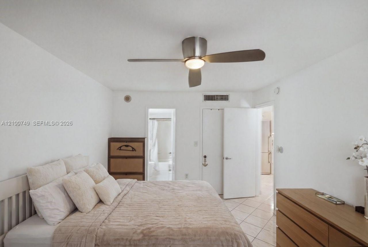 1020 Meridian Ave, Unit 208, Miami Beach, FL 33139 Photo